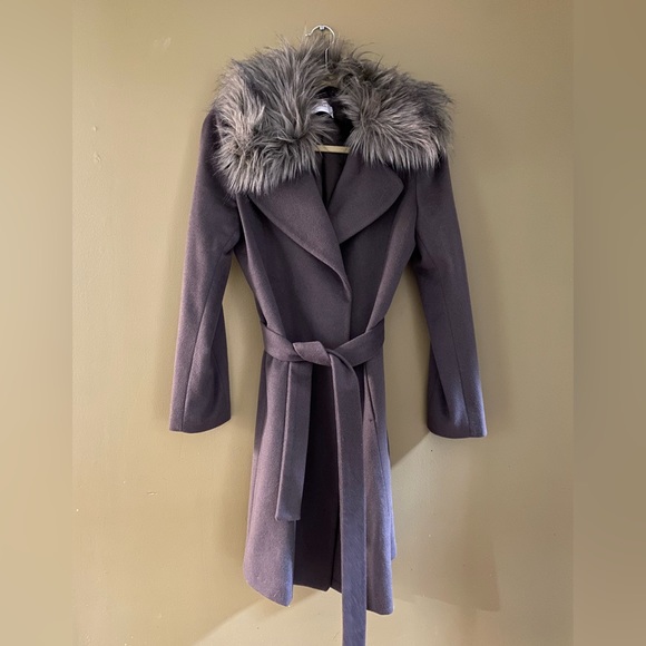 Tahari wool coat with faux fur collar - Picture 3 of 5